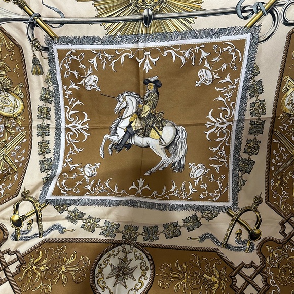 HERMES ❤️🌟 “LUDOVICUS MAGNUS” SILK SCARF HAND-ROLLED EDGES W/ BOX⭐️ - Picture 3 of 6